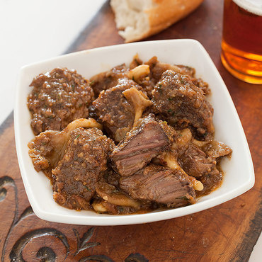 Wine underwriter cvr sfs spanish style beef stew mushrooms clr 19