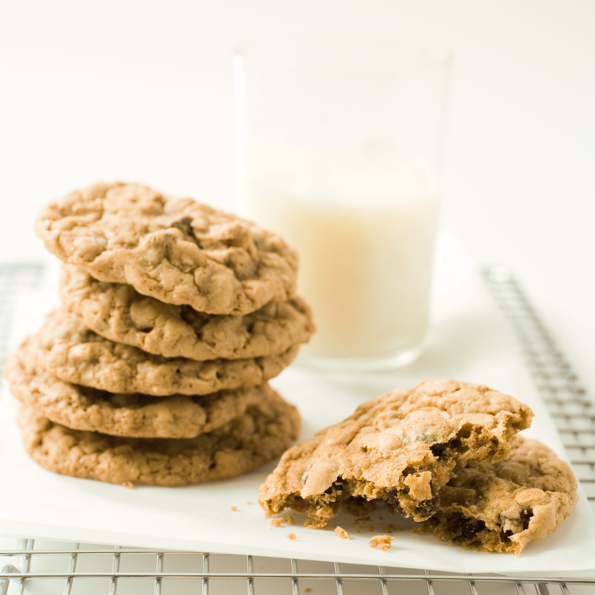 Thin and Crispy Oatmeal Cookies